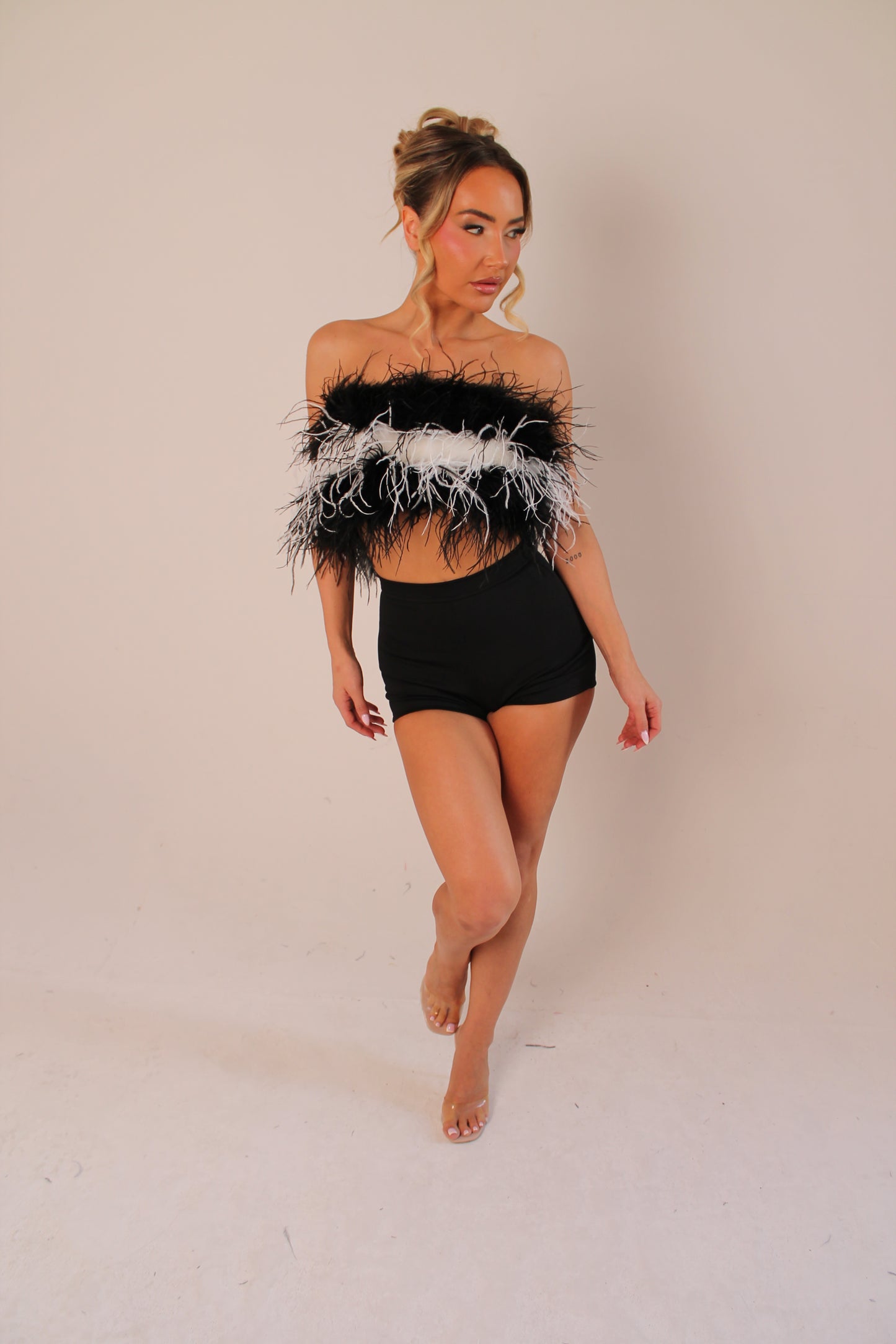 OSTRICH FEATHER MINI- BLACK & WHITE