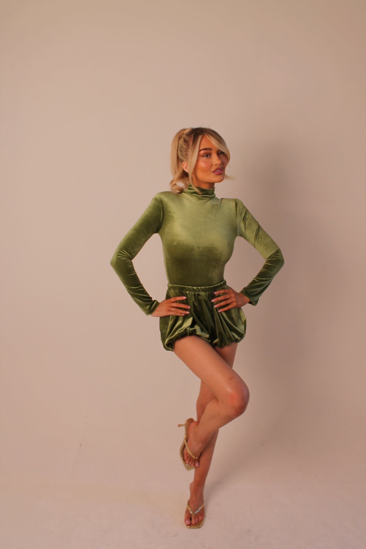 ‘BELLE’ VELOUR LONG SLEEVE BODYSUIT