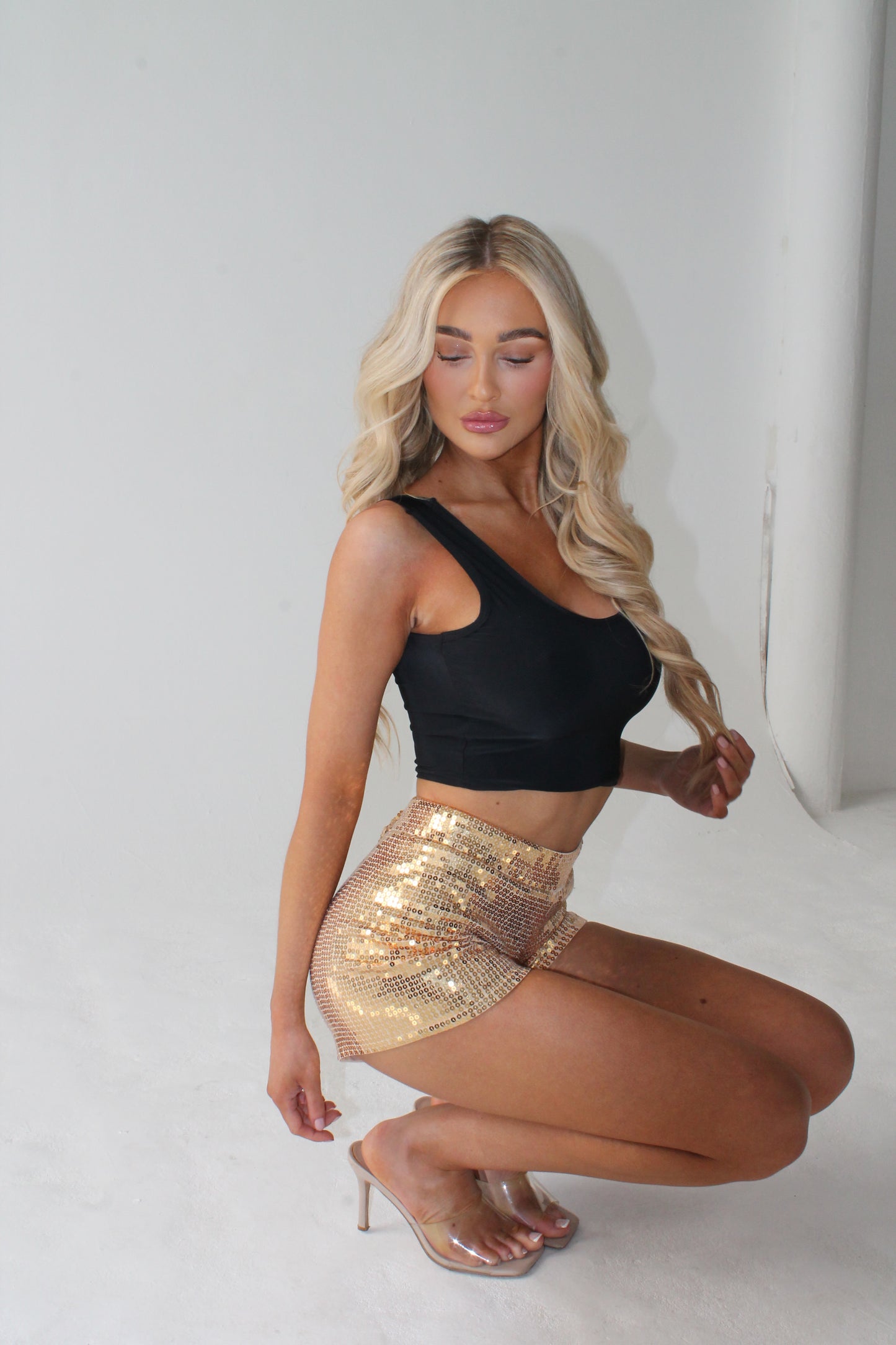 ‘ELLE’ SEQUIN MINI SHORTS- GOLD